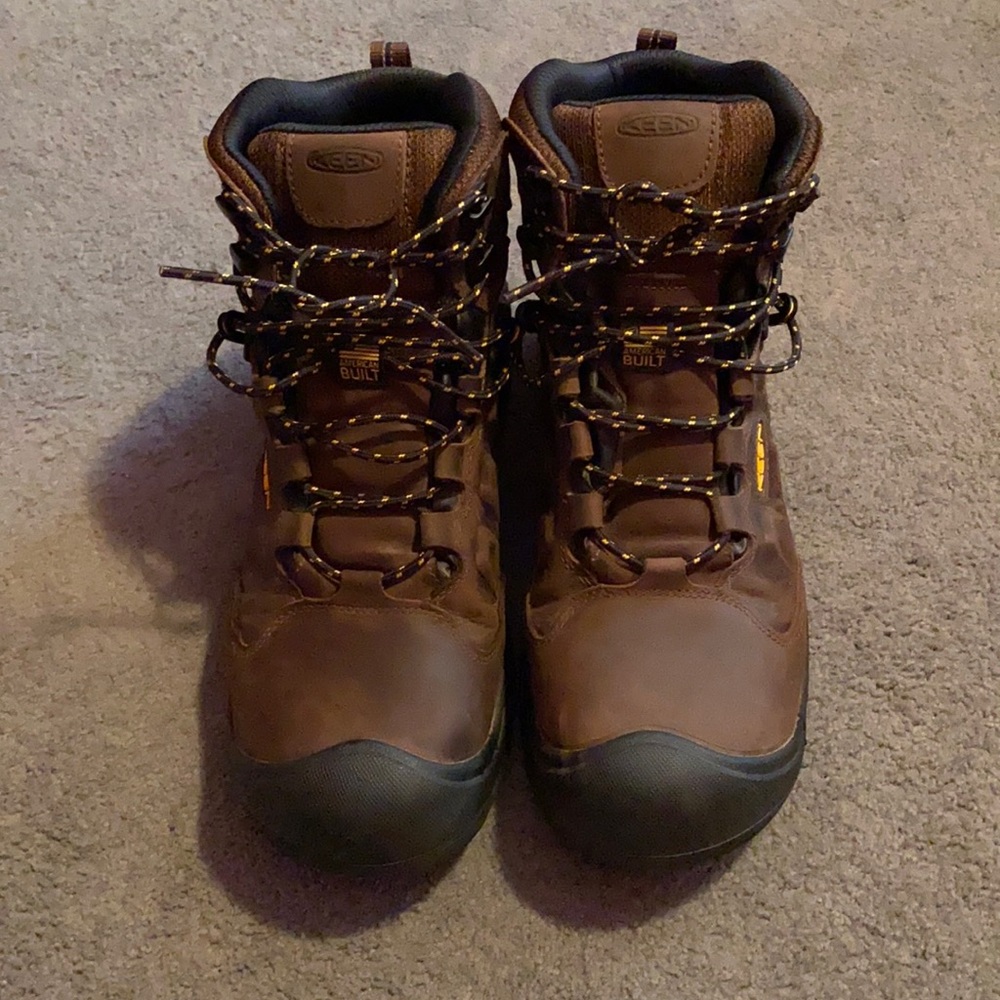 Leather KEEN men’s hiking boots. Worn twice.